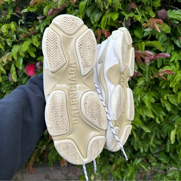 BALENCIAGA WOMEN'S TRIPLE S SNEAKER IN WHITE - Picture 11 of 12